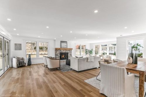 166 Ruggles Ave, Middletown RI 02840-4351 exterior