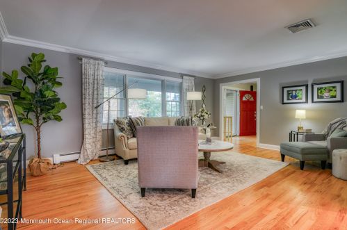 17 Carriage Dr, Middletown NJ 07748-3504 exterior