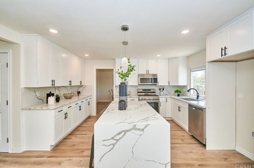 17522 Medford Ave, Tustin CA  92780-1922 exterior