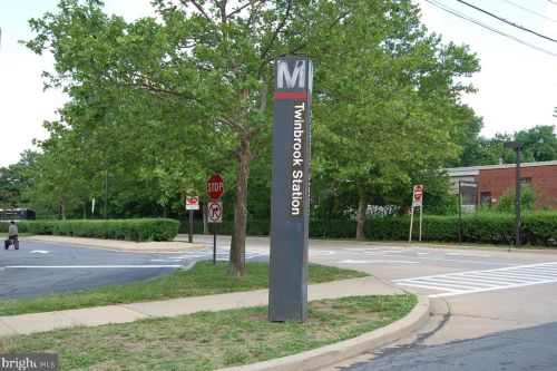 1904 Lewis Ave, Rockville MD 20851-2330 exterior