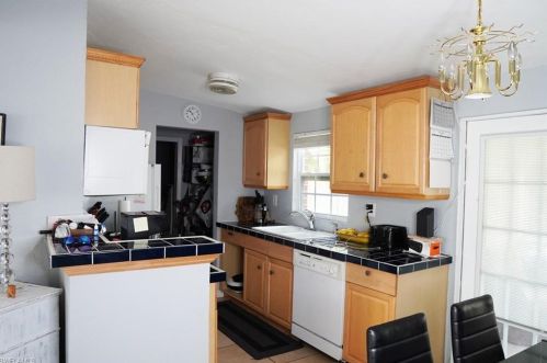 1280 Embassy Ln, Naples FL 34104-4285 exterior