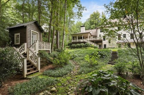 2817 Dover Rd, Atlanta GA 30327-1209 exterior