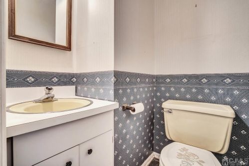 24 Phelps Ave, New Brunswick NJ 08901-3700 exterior