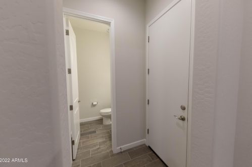 3033 37th Way, Phoenix AZ  85018-2219 exterior