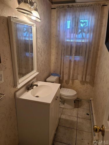 52 Lloyd St, Edison NJ 08817-5256 exterior