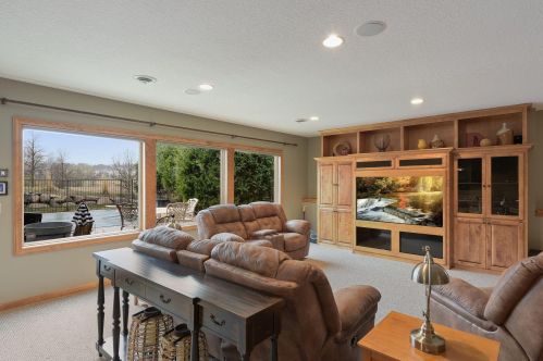 1676 Isabella Pkwy, Chaska MN 55318-3214 exterior