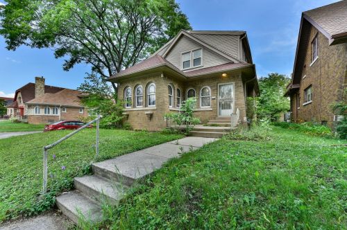 2776 55th St, Milwaukee WI  53210-1557 exterior