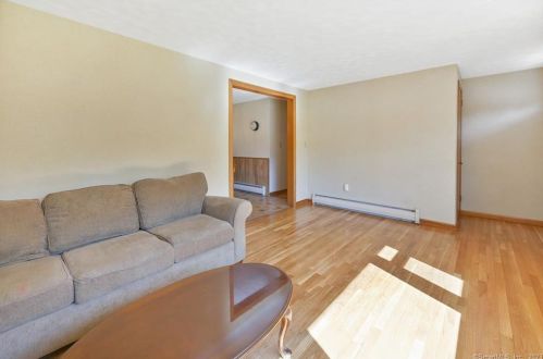 25 Buchanan Rd, Enfield CT 06082-5330 exterior