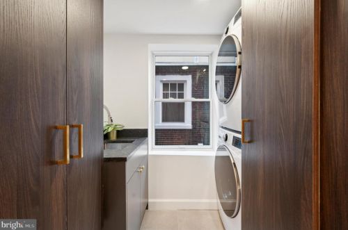 2037 Locust St, Philadelphia PA  19103-5613 exterior