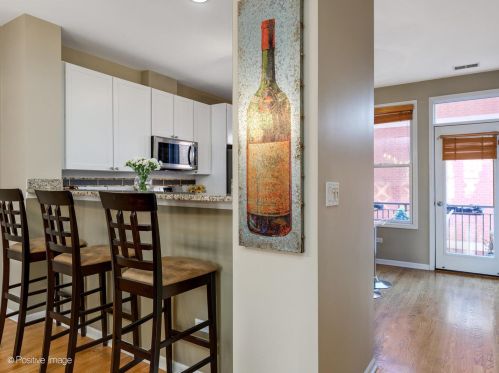 1010 Crosby St, Chicago IL 60610-2405 exterior