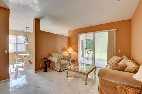 6406 Pebble Crk Way, Boynton Beach FL 33437-4160 exterior