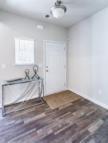 5093 Lower Elm St, Atlanta, GA 30349-1678