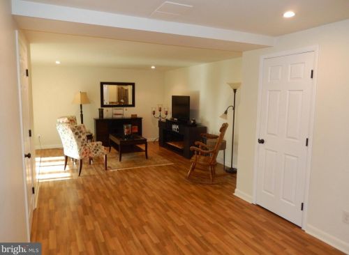 3 Oakmont Pl, Media PA 19063-2565 exterior