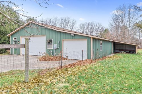 2730 60 St, Fennville MI 49408-9414 exterior