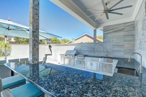 2819 Safe Hbr Dr, Tampa FL 33618-4538 exterior