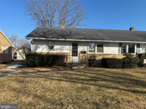 869 Walnut St, Hanover, PA 17331-1548