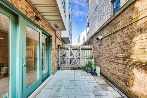 777 Melrose St, Chicago IL 60618-6318 exterior