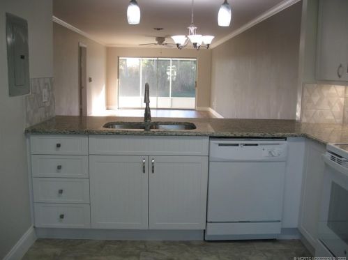 948 Savannas Point Dr, Fort Pierce, FL 34982-6857