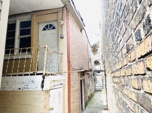 3916 Grand Ave, Chicago IL  60651-2009 exterior