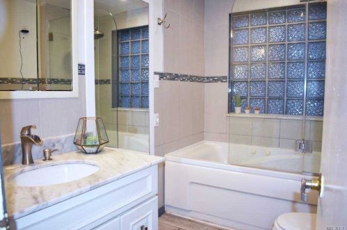 63 Birchwood Dr, Valley Stream NY 11580-1909 exterior