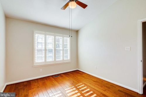 6026 Lands End Ln, Alexandria VA 22315-2669 exterior