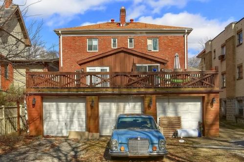 216 Castle Shannon Blvd, Pittsburgh PA 15228-2233 exterior