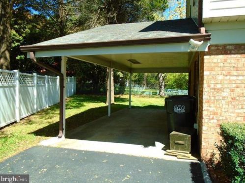 7432 Berwick Ct, Alexandria VA  22315-4109 exterior