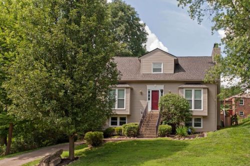 10117 Foxboro Dr, Louisville KY  40223-2722 exterior