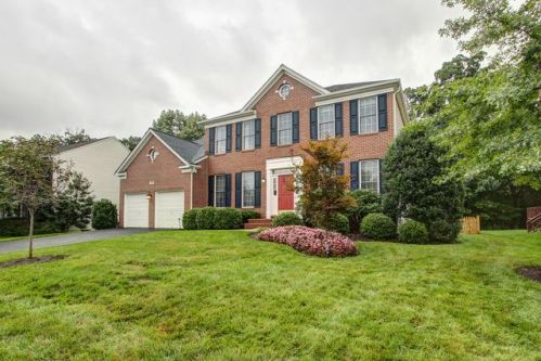 895 Rhonda Pl, Leesburg, VA 20175-5631