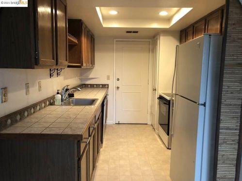 3733 Clayton Rd, Concord CA 94521-2555 exterior