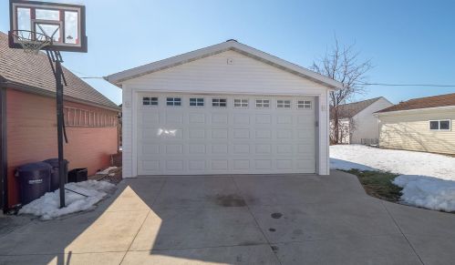 1843 Fairmont St, Manitowoc WI 54220-2658 exterior