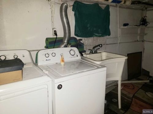 1290 Beaumont Ave, Teaneck NJ 07666-4901 exterior