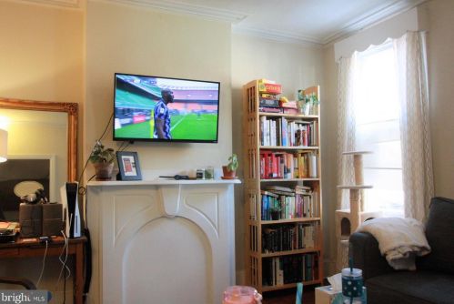 751 Cleveland St, Philadelphia PA  19146-1811 exterior