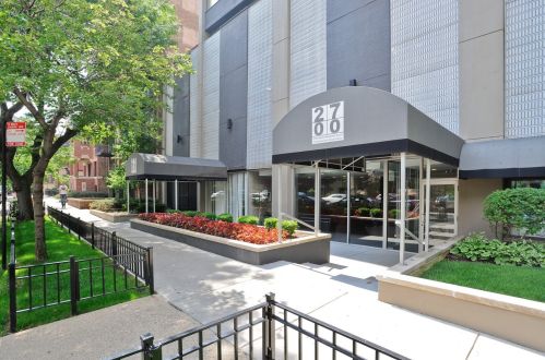 2700 Hampden Ct, Chicago, IL 60614-1869