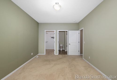 1056 Kensington St, Grand Rapids MI 49534-2179 exterior