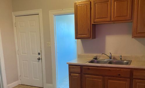 8220 Vincennes Ave, Chicago IL 60653-4203 exterior