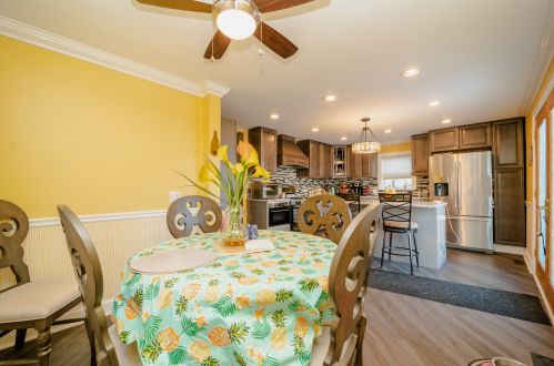 5630 Cullom Ave, Chicago IL 60634-1700 exterior