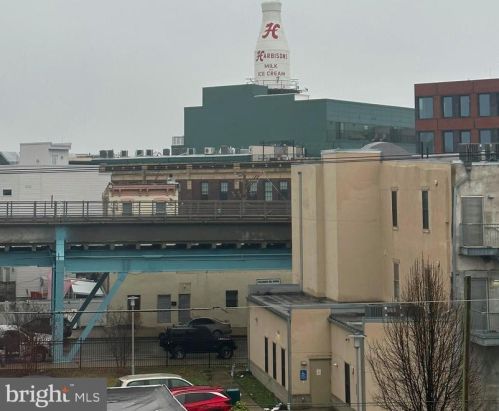 2105 Howard St, Philadelphia PA 19148-3333 exterior