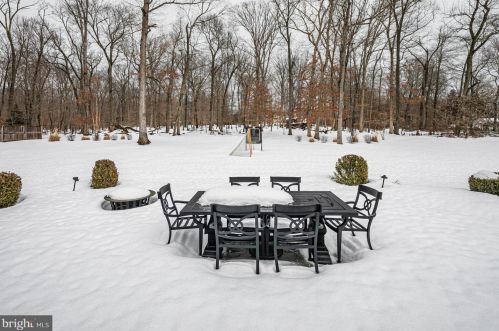 6 Alta Vista Dr, Princeton NJ 08540-7429 exterior