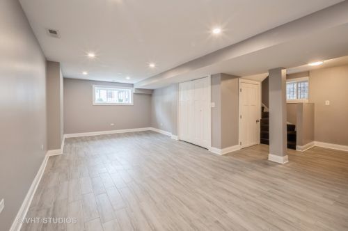 7215 Ridgeland Ave, Chicago IL 60649-2808 exterior