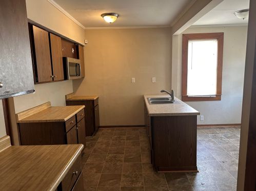 1518 90th St, Milwaukee, WI 53214-4226