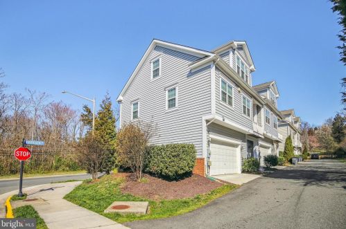 3570 Huntley Manor Ln, Alexandria VA  22306-5111 exterior