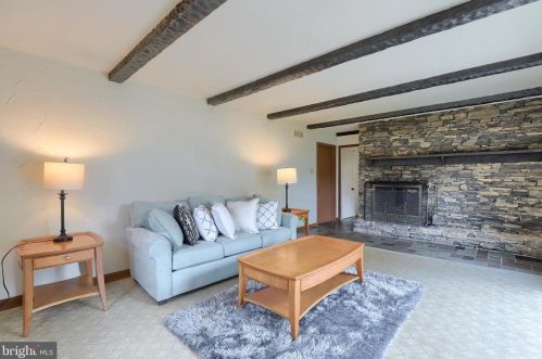 1343 Country Club Dr, Lancaster, PA 17601-5209