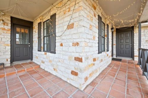 1307 Daytona Dr, Austin TX  78733-2502 exterior