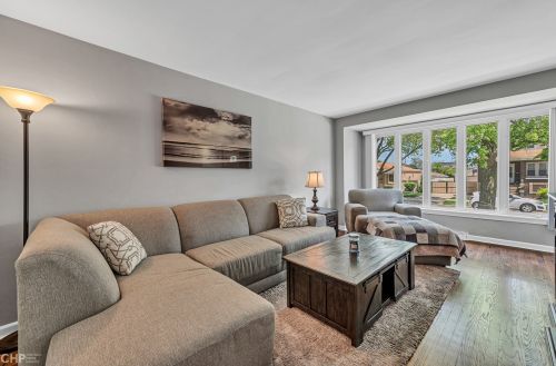 5542 Neenah Ave, Chicago, IL 60638-2422