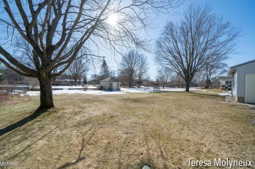 4085 Nicholl Ave, Meskegon MI 49444-3633 exterior