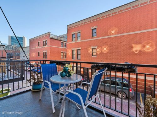 1010 Crosby St, Chicago IL 60610-2405 exterior