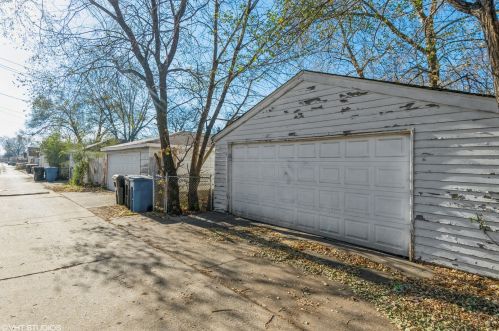 7713 Trumbull Ave, Chicago IL 60655-2555 exterior