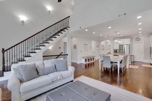 3573 Brookleigh Ln, Atlanta GA 30319-2219 exterior