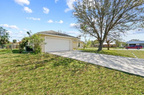 401 Mainsail St, Fort Pierce, FL 34983-1264
